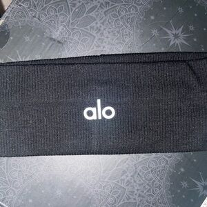 Alo reflective headband